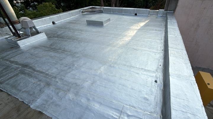 Reflective silver-coated waterproofed terrace
